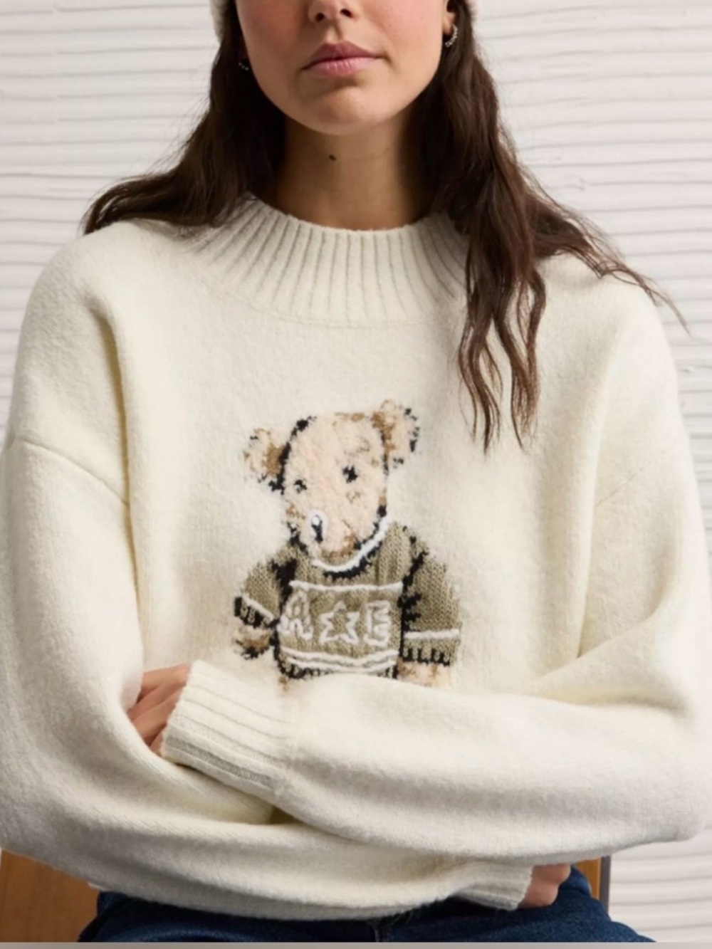 American Eagle AE Snow
Stopper Teddy Bear Crewneck
Sweater